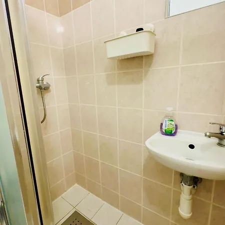 Garsonka Ve Dvore Dvur Kralove nad Labem